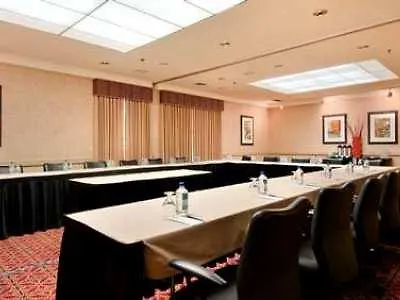 Hilton Airport 4*