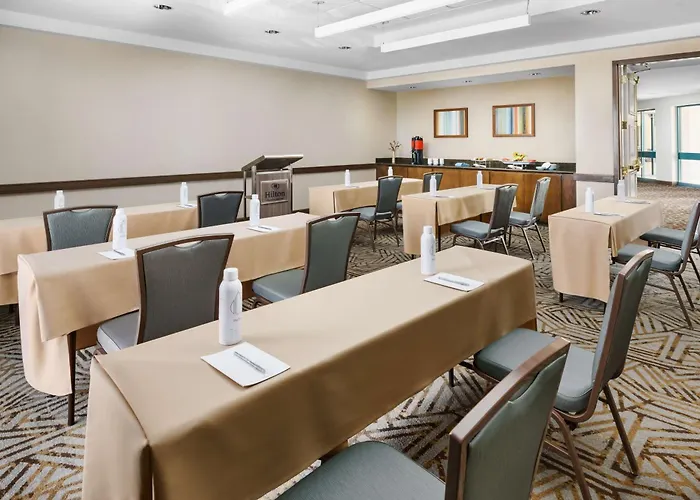 Hilton Airport Hotel 4*