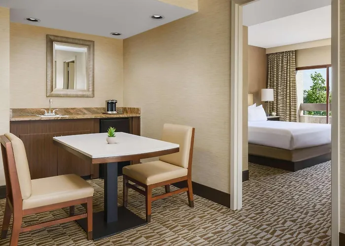 Hotel Hilton Airport 4*