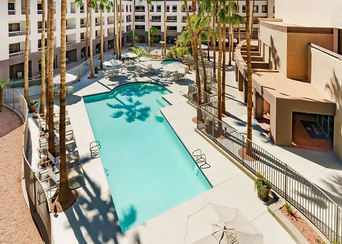Hotel Hilton Airport 4*