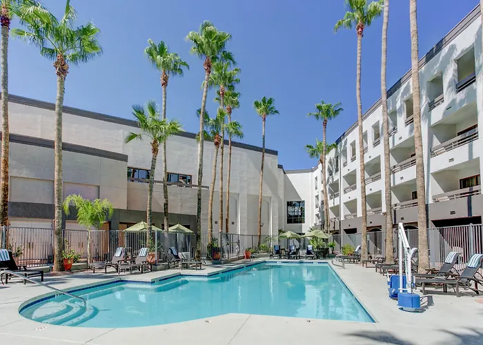 Hilton Airport 4*