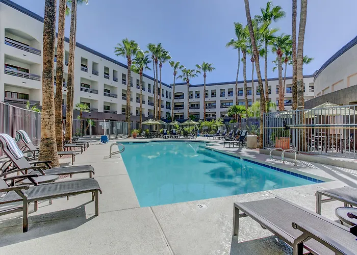 Hilton Airport Hotel 4*