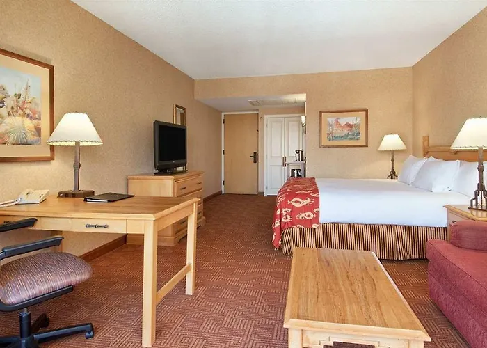 Hotel Hilton Airport 4*